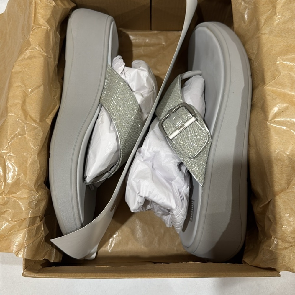 Fitflop size 7 Toe post silver - Picture 2 of 6